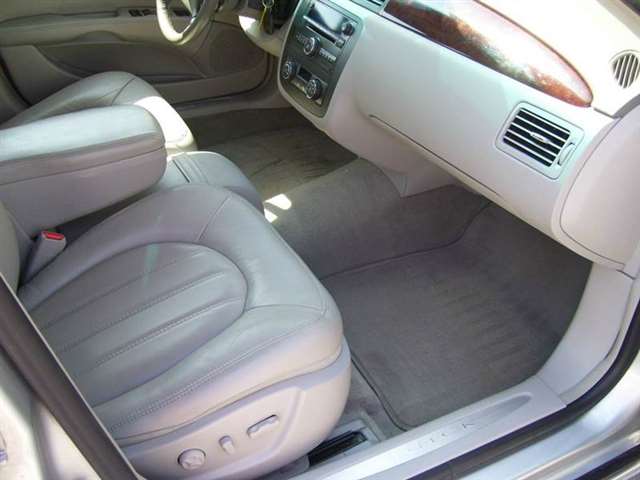 Buick Lucerne 2011 photo 9